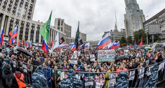 Айдер Муждабаев: есть один способ, как Кремлю без полицаев и дубинок прекратить протесты в Москве