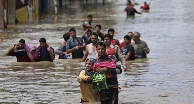В трех штатах Индии люди погибли от наводнения