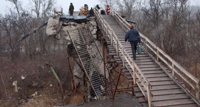Оккупация Станицы Луганской не удалась: местное население Донбасса восстало против боевиков