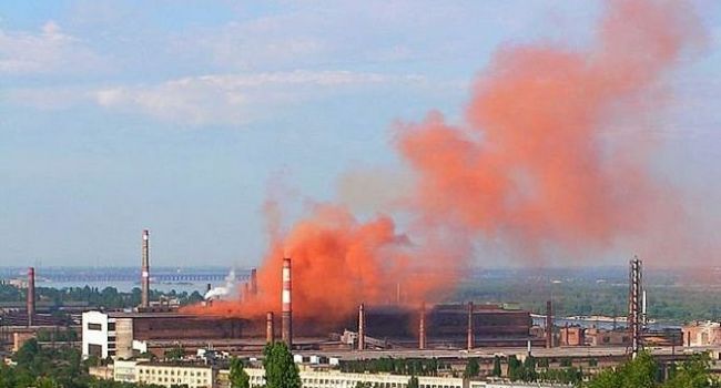 «Как ни радиация, то выброс свинца»: в РФ произошло очередное ЧП, жители в истерике 