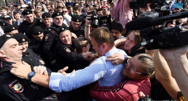 Блогер: Навальный является частью системы, поэтому ему не выгодно убрать путинский режим Блогер: Навальный является частью системы, поэтому ему не выгодно убрать путинский режим