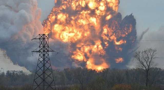 «Жахнуло так, что ощутили сильную взрывную волну»: Донецк содрогнулся от мощного взрыва, люди в истерике