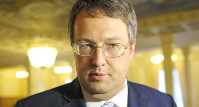 «Скандальный депутат с сомнительными умственными способностями»: Азаров рассказал о государственной тайне, которую выдал Геращенко