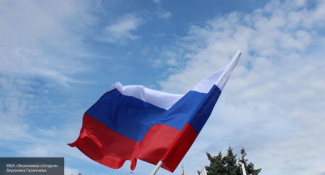 «Граждане одной страны убивают граждан другой. Какая гражданская?» В Донецке подняли флаг России 