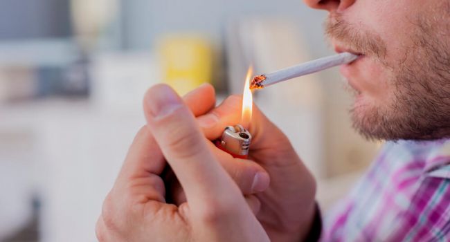 Медики рассказали, как курильщики могут улучшить своё здоровье