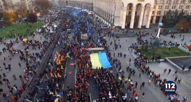 Журналист: настоящее празднование Дня Независимости началось, когда президент ушел с Майдана, а Тина Кароль – с крыши консерватории