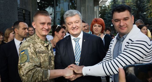«Желаю Украине мира на условиях победы»: Порошенко обратился с сильной речью к украинцам в День Независимости 