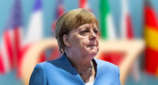 Перед открытием саммита G7 Ангела Меркель прогулялась по одному из пляжей