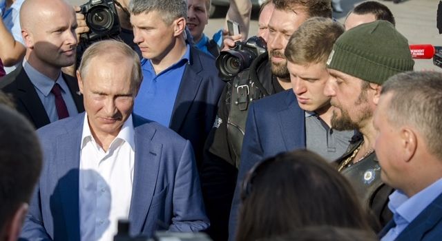 «Путину разрешаем без шлема»: в Севастополе прокомментировали инцидент с главой Кремля 