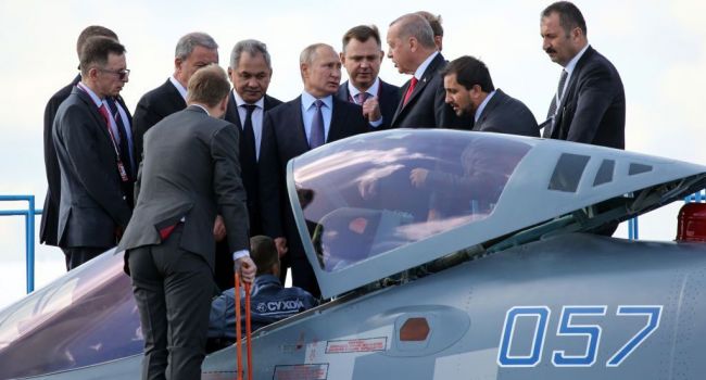 «Это новейшее г*вно устарело еще 10 лет назад»: в сети подняли на смех Путина и его «новинку» времен СССР 