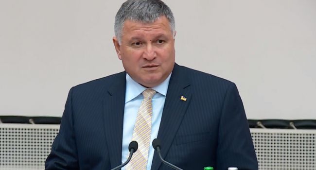 Глава МВД хочет урегулировать добычу янтаря в Украине на законодательном уровне