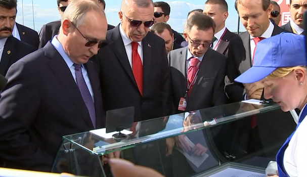 «Конфуз по-русски»: Путин купил Эрдогану мороженое у «майора ФСБ»