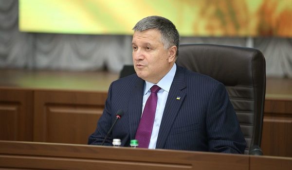 Президент Зеленский призвал «Слуг народа» назначить Авакова главой МВД