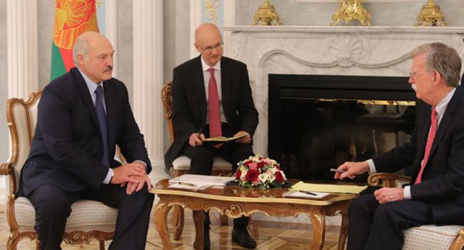 Лукашенко предложил Болтону запустить перезагрузку отношений Беларуси и США
