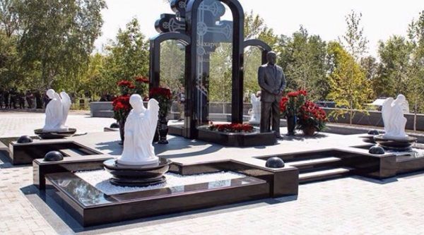 «Придется сносить, когда ВСУ войдут»: в сети ажиотаж из-за памятника Захарченко в Донецке 