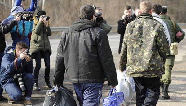 «В боях не участвуют, а пленные есть»: журналист указал на важный момент в «гражданской» войне в Украине 
