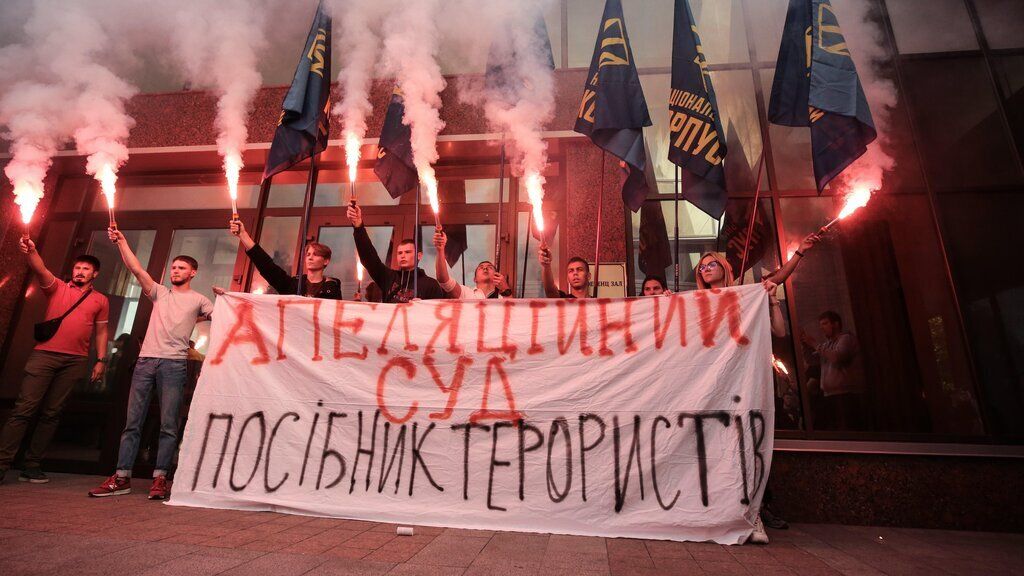 В Киеве устроили пикет из-за освобождения Цемаха: фото, видео 