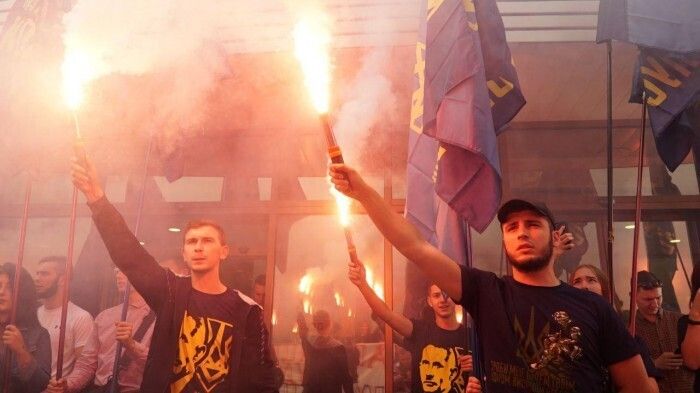 В Киеве устроили пикет из-за освобождения Цемаха: фото, видео 