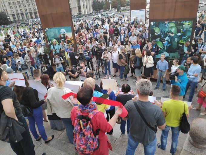 В Киеве устроили пикет из-за освобождения Цемаха: фото, видео 