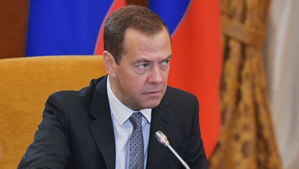 «Россия первой не попросит»: Медведев резко ответил Западу по поводу санкций 