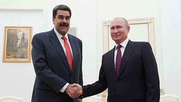 «Был у Путина, всех вас обнимаю»: Мадуро показал прогулку на Красной площади