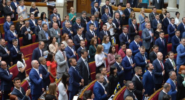  «Пока страной управляют ЕС и США, украинские политики должны просто приятно выглядеть»: Журналист о новых депутатах