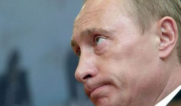 «Записки царю передайте!»: трусливый поступок Путина взбудоражил россиян 