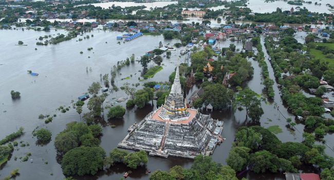 Популярные курорты практически полностью уничтожены: На Таиланд обрушилась самая сильная стихия за последние 40 лет