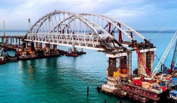 Развал Крымского моста неизбежен: российский эксперт указал на опасную дату