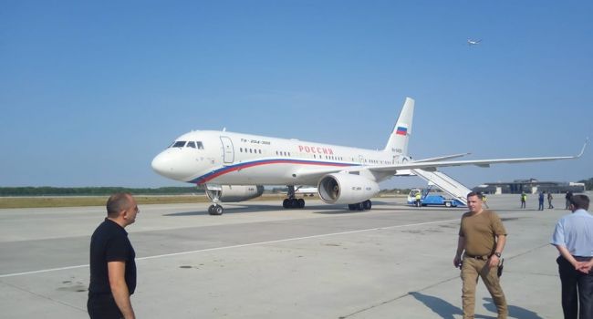 Впервые за последние пять лет самолет с триколором на взлетной полосе в Борисполе