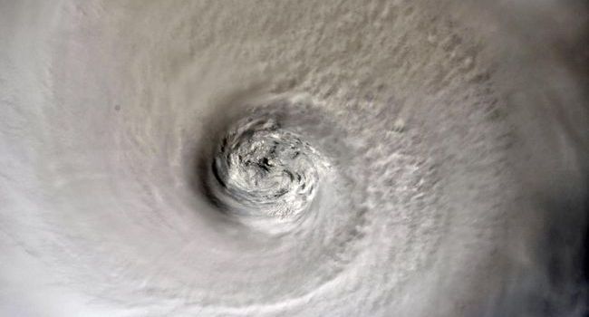 Жуткие кадры: Сотрудники НАСА показали, как выглядят мощные ураганы из космоса