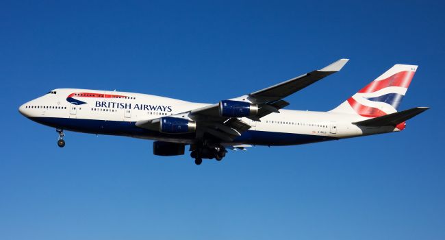 Крупнейший авиаперевозчик Британии срочно отменяет рейсы из-за забастовки
