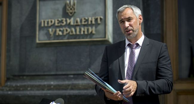 Рябошапка пообещал информировать общественность о ходе дел, имеющих большое значение для страны