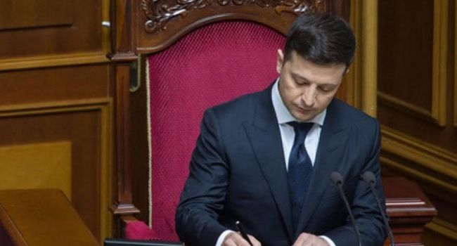 «Документ подписан»: Зеленский окончательно лишил депутатов ВРУ неприкосновенности