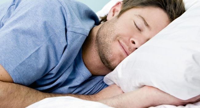 Учёные заявили, что дневной сон существенно улучшает работу сердца 