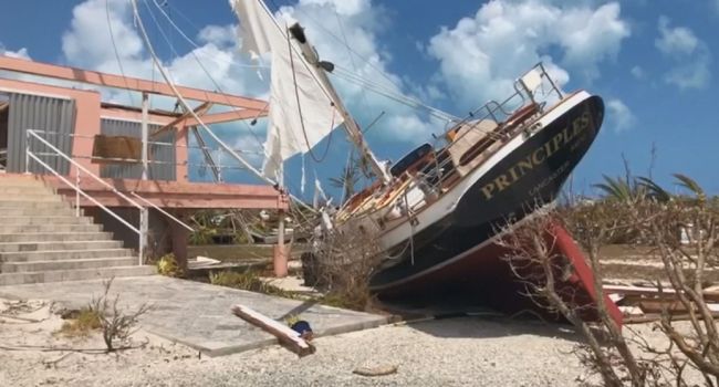 После урагана на Багамских островах не могут найти 2,5 тысячи человек