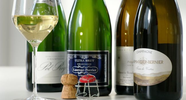 Дефицита не будет: Британия срочно скупает французское шампанское к Рождеству