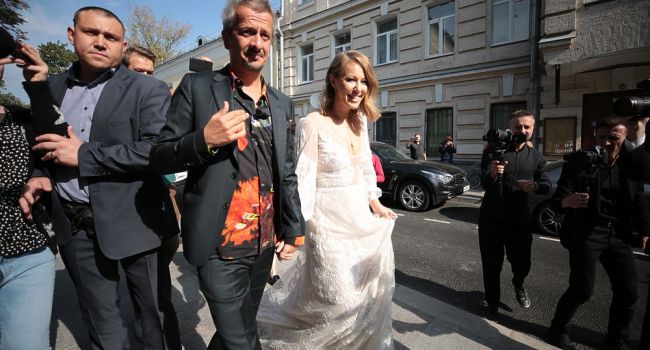 «Взял меня за руку и отвел к Владимиру»: Ксения Собчак показала первые фото со свадьбы 