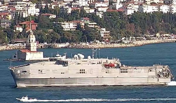 Военный корабль США вошел в акваторию Черного моря: в РФ паника