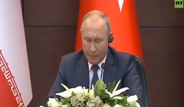 Запутался в проводах и забыл слова: с Путиным на встрече с Эрдоганом произошло сразу два конфуза