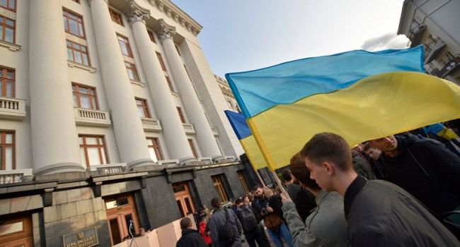«Государственная измена!»: Чего боятся собравшиеся у Офиса президента на протест украинцы?