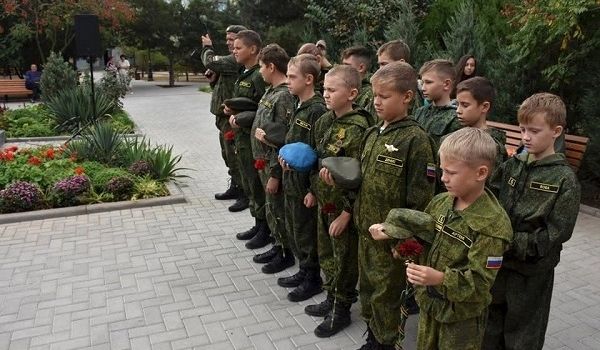 «Продолжают инфицировать молодежь»: оккупанты в Крыму провели циничную акцию для детей
