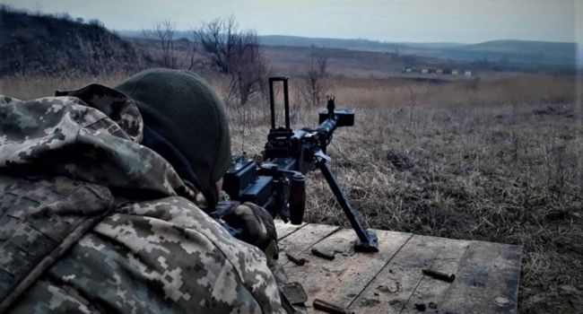 Обстрелы на Донбассе продолжаются: ВСУ потеряли двух человек 
