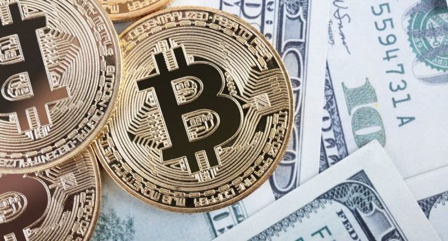 «А Bitcoin валится и валится»: Эксперт посмеялся над прогнозами аналитиков