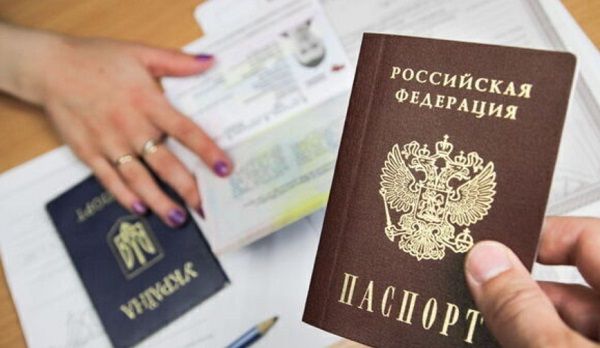 «Получить паспорт людоеда»: журналист разнес инициативу Госдумы о втором гражданстве России 