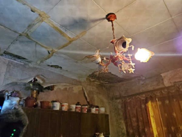 «А на войну с Украиной деньги есть!»: сеть взорвали снимки самой страшной квартиры в российской «духовной столице» 