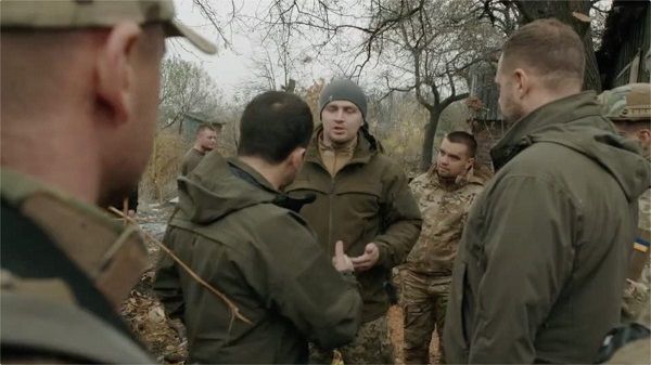 «Пацаны, что вы такое мелите?»: Зеленский рассказал бойцам «Азова», почему Украине лучше закупать уголь у террористов