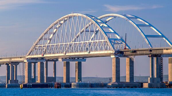 «Сколько можно быть такими наивными мечтателями?»: политолог развеял «мечты» украинцев о Крымском мосте