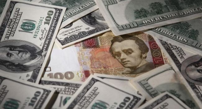 Гривна рекордно просела: курс валют на 2 октября