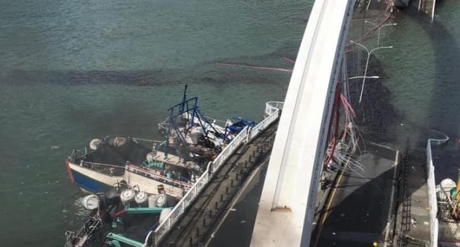 В сети показали жуткое видео обрушения моста на Тайване